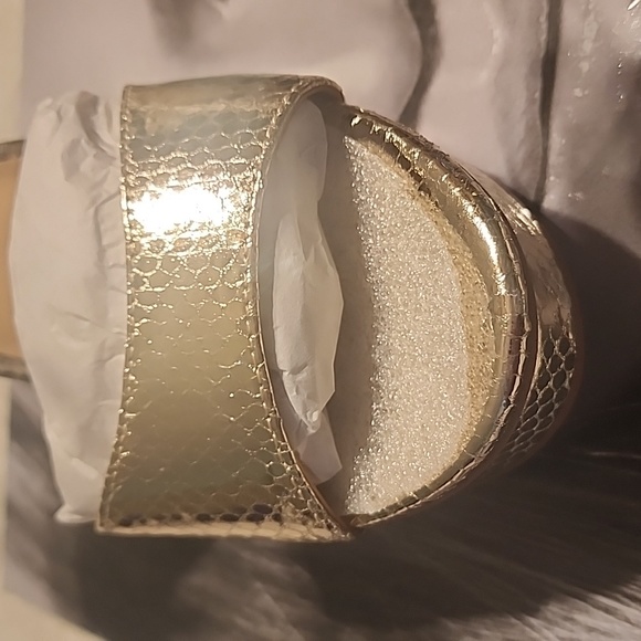 Jennifer Lopez Malika Heels in Champagne - Picture 3 of 10